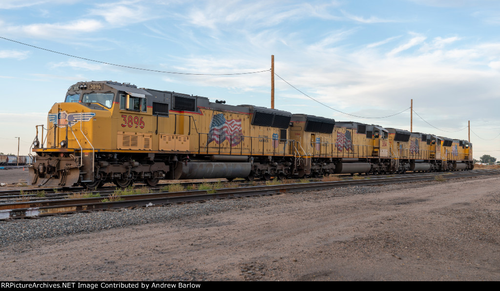 SD70Ms Parked at LaSalle